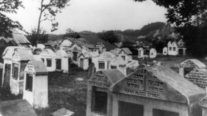 A photo of the historic Šnipiškės cemetery in 1922 before its destruction by the Soviet authorities in 1949.