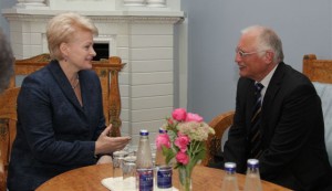 Günter Verheugen met with Lithuanian President Dalia Grybauskaitė at the Presidential Palace today before making his announcement about the country's economy.
