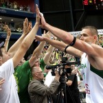 Robertas Javtokas high fives a fan. Photo by Ray Vyšniauskas.