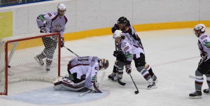 Dinamo Riga goalie Edgars Masalskis (31) secures the puck after a Traktors attempt at the goal. Photo used courtesy of Dinamo Riga.