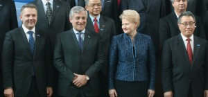 European Commission Vice President Antonio Tajani (second from left) poses for a group photograph with Lithuanian President Dalia Grybauskaitė (second from right) and the Lithuanian and Chinese transport ministers at the Asia-Europe Connect Transport Development Forum held in Vilnius on Monday. Photo by Adam Mullett.