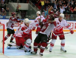 Alexsandrs Nizivijs gets a roughing up from the Spartak defensive lines but it was he who had the last laugh with Dinamo Riga walking away with the points