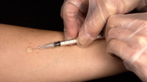 The Estonian government resolved strained negotiations with a swine flu vaccine manufacturer, whose name has not been released publicly, and in two weeks the vaccine will be available.