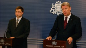 President Valdis Zatlers (right) speaks at a press conference with Prime Minister Valdis Dombrovskis.