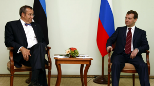 Russian President Dmitry Medvedev (right) and Estonian President Toomas Henrik Ilves last met in the summer of 2008. The two don't see eye-to-eye on a number of issues.