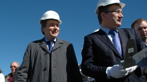 Eesti Energia chairman Sandor Liive and economy minister Juhan Parts participate in the ceremonial cornerstone-laying Tuesday.